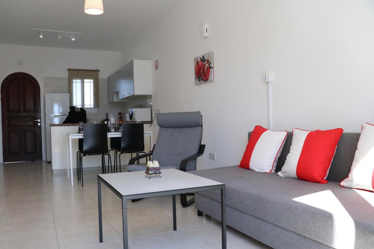 Cyking 2 Bed Apartment With Pool & 10 Min To Beach Paphos Eksteriør bilde